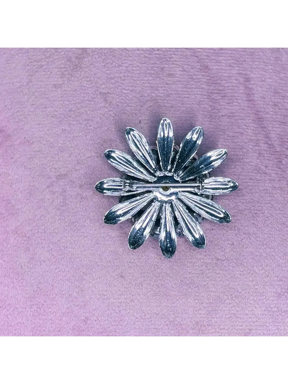 719. Silvertone Bling Glass Rhinestone Metal Floral Brooch Vintage